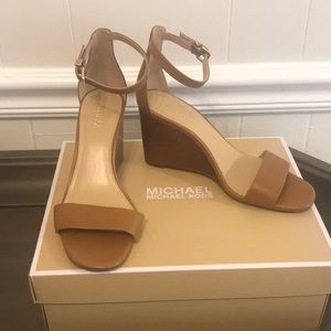 MICHAEL KORS CAMEL WEDGE